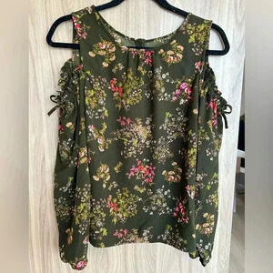 Lauren Conrad cut-out shoulder top blouse medium long sleeves green floral